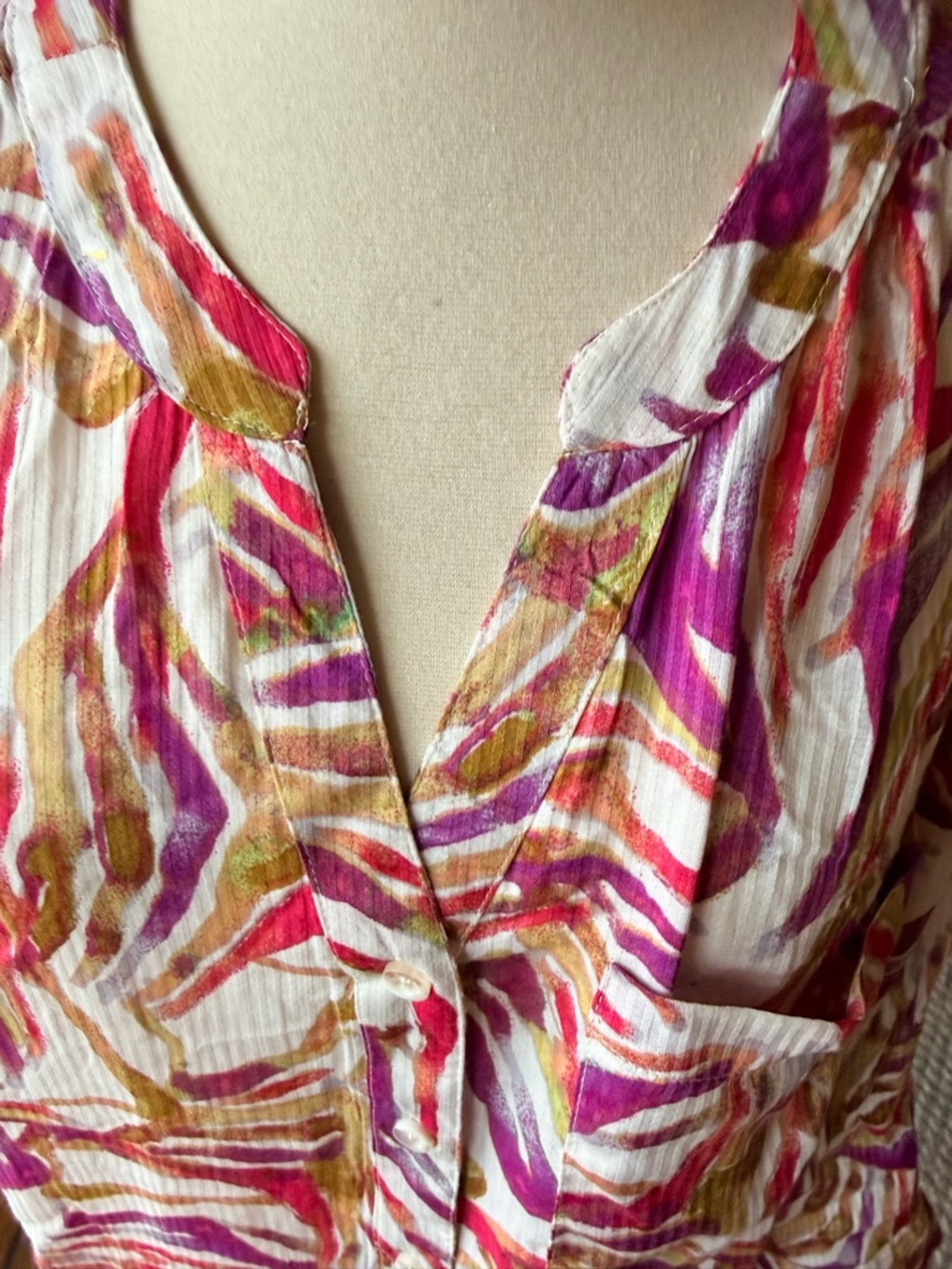 Intro. Multicolor Tunic Open Collar Button Details, 1X - Picture 5 of 10